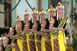 Contoh Tarian Klasik di Indonesia  aisyah .z.